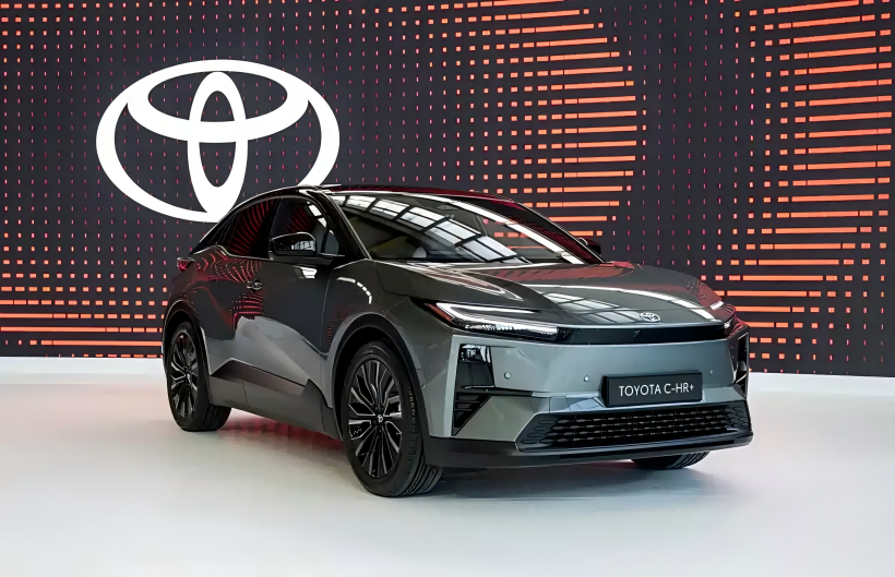 Toyota C-HR + EV Rəsmi Şəkillər: Maksimum 600 km məsafədə olan ikili motorlu AWD versiyası