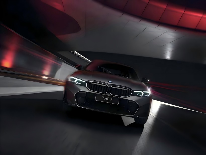BMW 3 seriyasının 50 illik yubileyi məhdud buraxılışının rəsmi görüntüləri sərbəst buraxıldı. 2500 ədəd ilə məhdudlaşır və eksklüziv boya işləri ilə təchiz olunmuş və s.