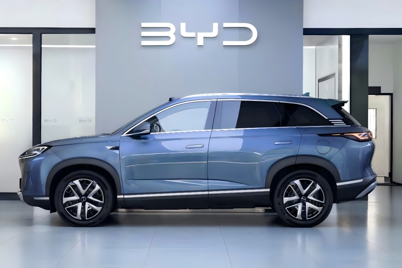 BYD möhürü 07 DM-i Ağıllı Sürücülük versiyası, 250.000 yuan və bazarda bazarın vurulacağı gözlənilən bir başlanğıc qiyməti ilə satıcılara çatdı.