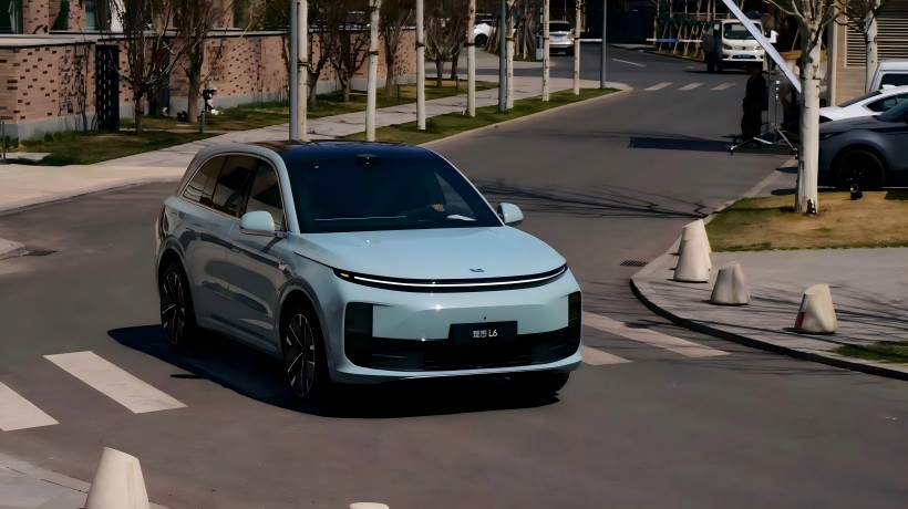 Yeni ideal L6 rəsmi görüntüləri Shanghai Auto Show-da debüt edəcək. Yeni bir lidarı qəbul edəcək və təkmilləşdirilmiş bir çip var.