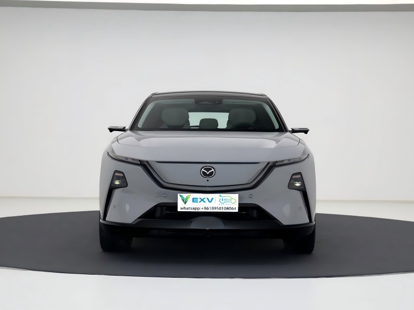 Mazda EZ - 60-da avqustun sonuna qədər bazarın vurulacağı gözlənilir. Həm təmiz, həm də genişləndirilmiş, həm də genişləndirilmiş powerTrains təklif edir. Daxili də ikiqat ekran quruluşu ilə təchiz edilmişdir.